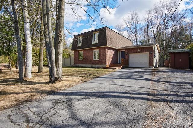 5452 Woodeden Drive, House detached with 3 bedrooms, 3 bathrooms and 4 parking in Ottawa ON | Image 1