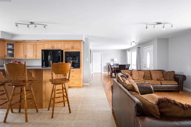 70 Confederation Rd, House detached with 3 bedrooms, 6 bathrooms and 13 parking in Kawartha Lakes ON | Image 3