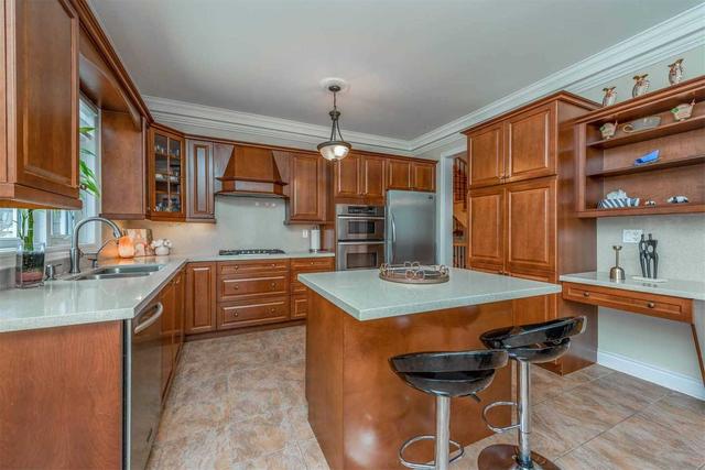2 Emperor Dr, House detached with 5 bedrooms, 6 bathrooms and 7 parking in Brampton ON | Image 4