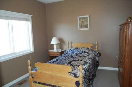 863 Bourne Cres, House attached with 2 bedrooms, 3 bathrooms and 2 parking in Oshawa ON | Image 6