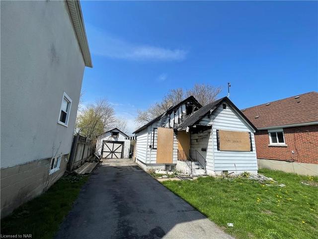 4097 Acheson Avenue, House detached with 2 bedrooms, 1 bathrooms and 3 parking in Niagara Falls ON | Image 2