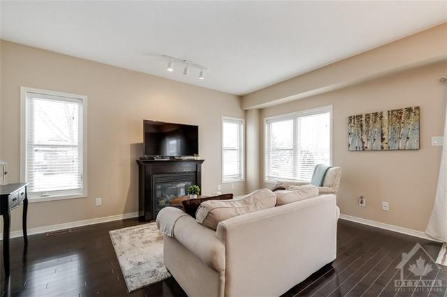 68 Hackberry Trail, Townhouse with 3 bedrooms, 3 bathrooms and 2 parking in Carleton Place ON | Image 7