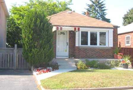 80 Manderley Dr, House detached with 2 bedrooms, 2 bathrooms and 1 parking in Toronto ON | Image 1