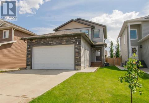 8833 73 Avenue, House detached with 3 bedrooms, 3 bathrooms and 4 parking in Grande Prairie AB | Card Image