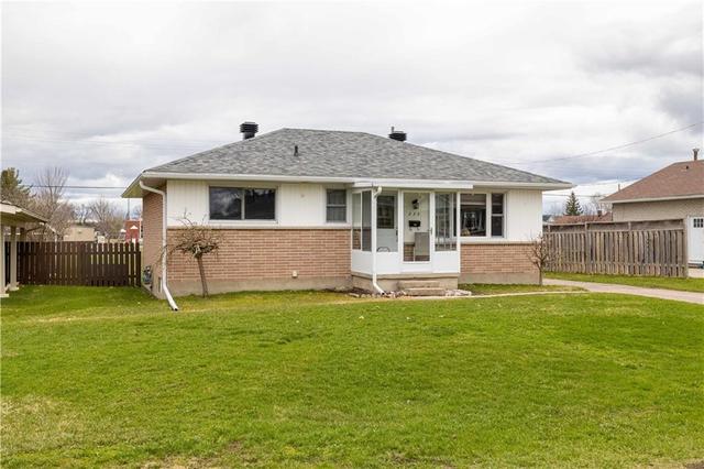 233 Basswood Avenue, House detached with 3 bedrooms, 1 bathrooms and 3 parking in Renfrew ON | Image 2