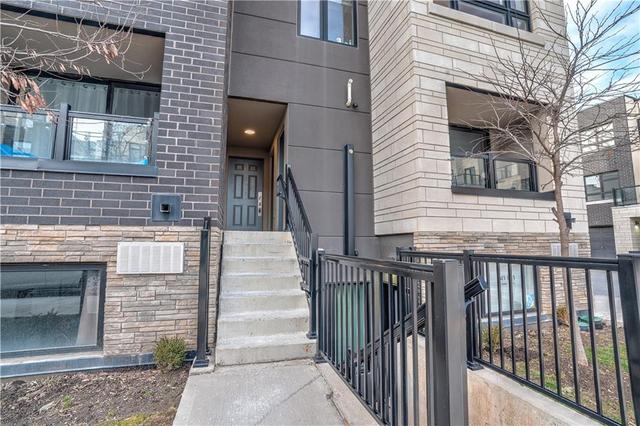815 - 1133 Cooke Boulevard, House attached with 2 bedrooms, 1 bathrooms and 1 parking in Burlington ON | Image 2