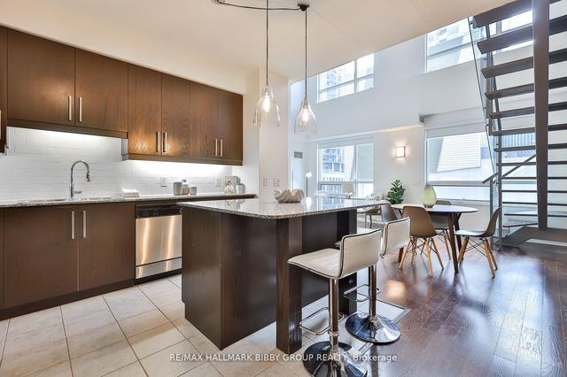 404 - 1 Scott St, Condo with 1 bedrooms, 2 bathrooms and 1 parking in Toronto ON | Image 3