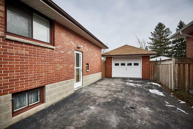 223 Cromwell Ave, House detached with 3 bedrooms, 2 bathrooms and 4 parking in Oshawa ON | Image 37