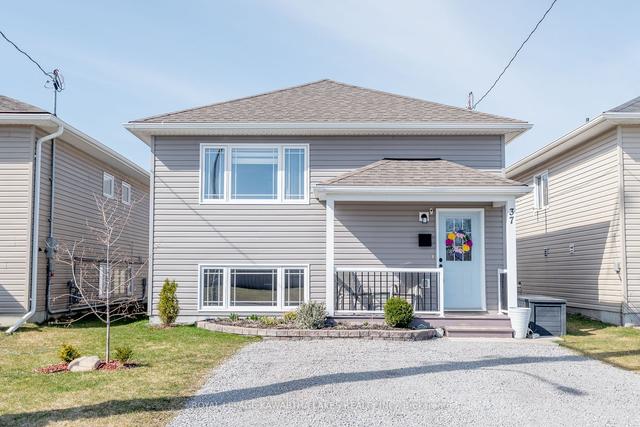 37 Hamilton St, House detached with 2 bedrooms, 2 bathrooms and 2 parking in Kawartha Lakes ON | Image 1
