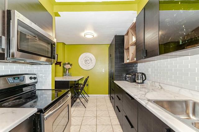 57 Greenwich Circ, Townhouse with 3 bedrooms, 3 bathrooms and 2 parking in Brampton ON | Image 2