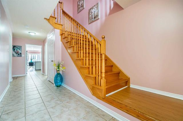 33 Blackthorn Dr, House semidetached with 3 bedrooms, 4 bathrooms and 3 parking in Vaughan ON | Image 19