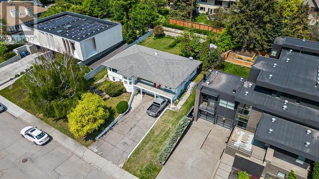 1208 39 Avenue Sw, House detached with 3 bedrooms, 2 bathrooms and 6 parking in Calgary AB | Image 1