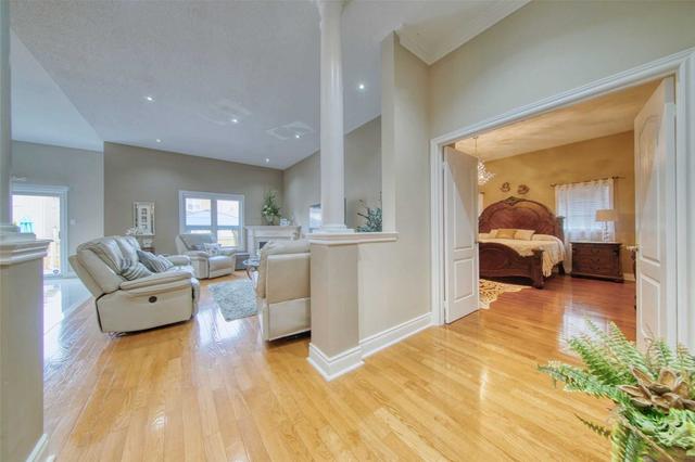 25 Hugo Rd, House detached with 3 bedrooms, 3 bathrooms and 4 parking in Brampton ON | Image 9
