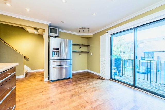 3 - 1051 Cedarglen Gate, Townhouse with 3 bedrooms, 3 bathrooms and 2 parking in Mississauga ON | Image 7