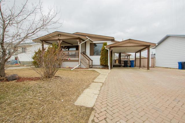 9716 94 Avenue, House detached with 3 bedrooms, 3 bathrooms and 4 parking in Wembley AB | Image 2