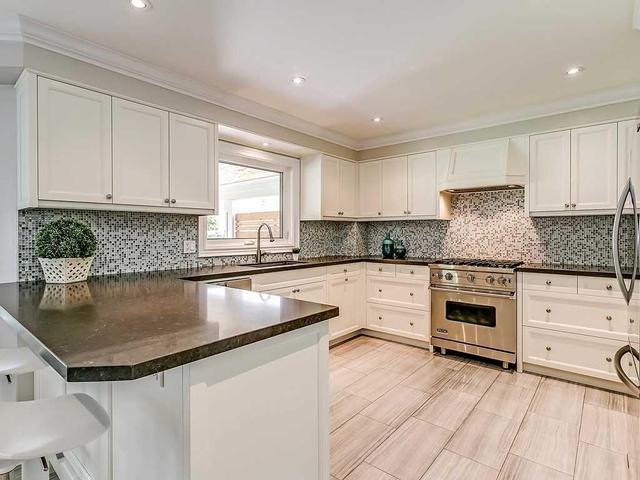 503 Blenheim Cres, House detached with 4 bedrooms, 4 bathrooms and 2 parking in Oakville ON | Image 8
