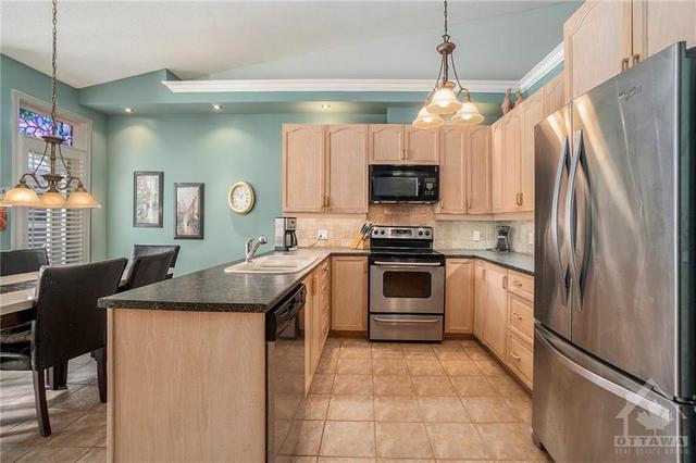 62 Sable Run Drive, Townhouse with 3 bedrooms, 3 bathrooms and 6 parking in Ottawa ON | Image 11