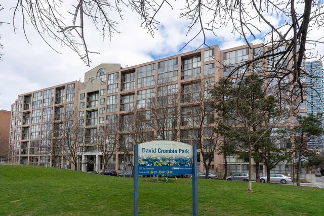 810 - 65 Scadding Ave, Condo with 2 bedrooms, 2 bathrooms and 1 parking in Toronto ON | Image 1