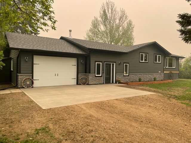60 Range Road, House detached with 5 bedrooms, 4 bathrooms and 15 parking in Vermilion River County AB | Image 1