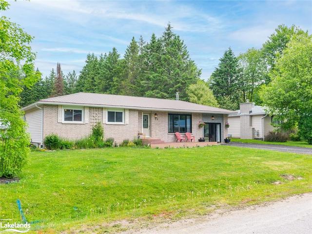 29 Kaye Road, House detached with 4 bedrooms, 2 bathrooms and 8 parking in Bracebridge ON | Image 1