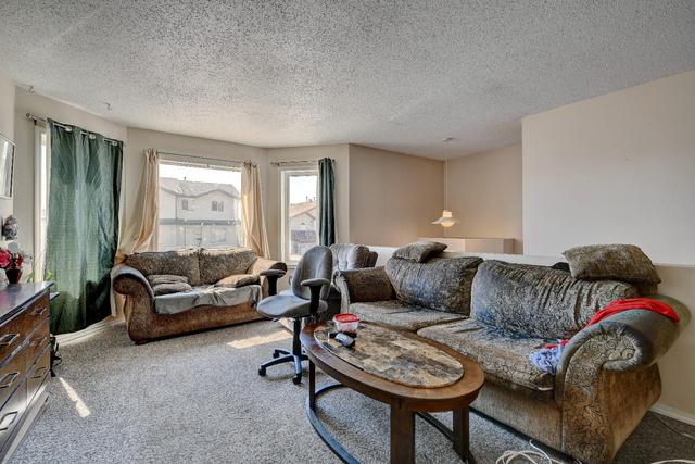 9214 94a Avenue, Home with 5 bedrooms, 3 bathrooms and 4 parking in Grande Prairie AB | Image 3