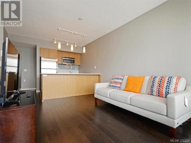 1005 - 834 Johnson St, Condo with 1 bedrooms, 1 bathrooms and null parking in Victoria BC | Image 3