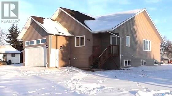 113 Robertson Street, House detached with 5 bedrooms, 3 bathrooms and null parking in Maryfield SK | Image 1