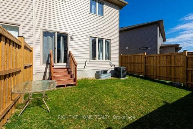 1427 Monarch Dr, House semidetached with 3 bedrooms, 3 bathrooms and 3 parking in Kingston ON | Image 14