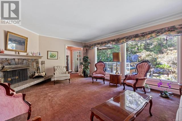 960 Carolwood Dr, House detached with 3 bedrooms, 2 bathrooms and 6 parking in Saanich BC | Image 5