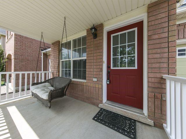864 Mckay Cres, House attached with 3 bedrooms, 3 bathrooms and 2 parking in Milton ON | Image 3