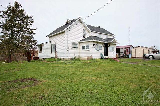 8502 Bank Street, House detached with 4 bedrooms, 2 bathrooms and 5 parking in Ottawa ON | Image 3