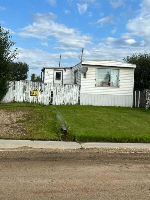4612 45 Street, House detached with 2 bedrooms, 1 bathrooms and 2 parking in Mayerthorpe AB | Image 1