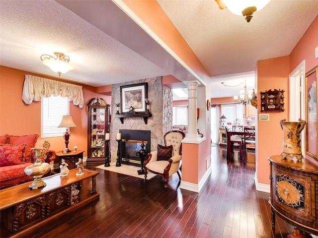 37 Asterwind Cres, House detached with 3 bedrooms, 3 bathrooms and 4 parking in Brampton ON | Image 2