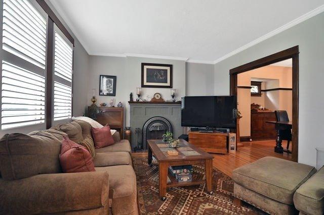 303 Park St W, House detached with 3 bedrooms, 2 bathrooms and 1 parking in Hamilton ON | Image 5