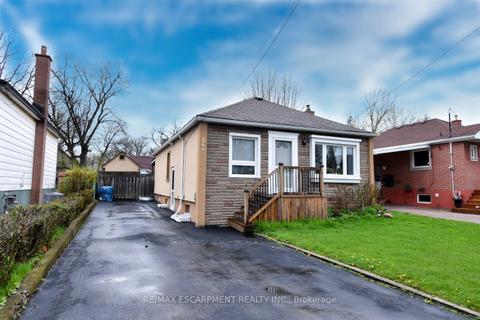 286 East 26th St, House detached with 3 bedrooms, 2 bathrooms and 5 parking in Hamilton ON | Card Image