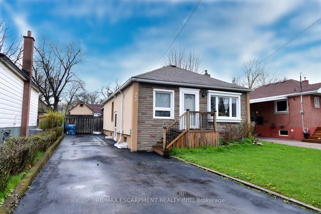 286 East 26th St, House detached with 3 bedrooms, 2 bathrooms and 5 parking in Hamilton ON | Image 1