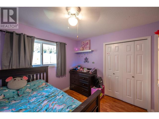 14415 Latimer Avenue, House detached with 5 bedrooms, 2 bathrooms and 1 parking in Summerland BC | Image 27
