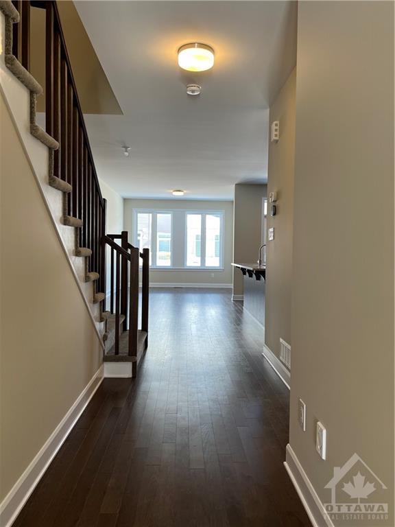 172 Angelonia Crescent, Townhouse with 3 bedrooms, 4 bathrooms and 3 parking in Ottawa ON | Image 6