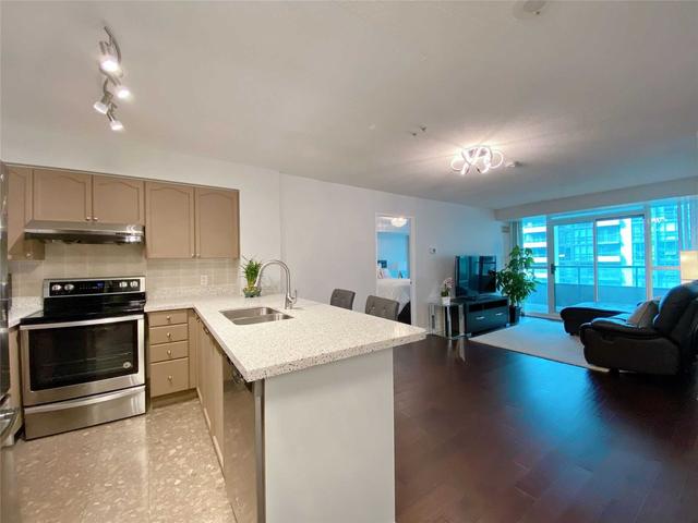 1907 - 23 Hollywood Ave, Condo with 2 bedrooms, 2 bathrooms and 1 parking in Toronto ON | Image 3