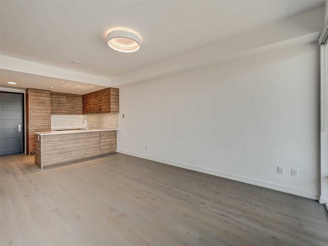 4012 - 488 University Ave, Condo with 1 bedrooms, 1 bathrooms and 0 parking in Toronto ON | Image 2