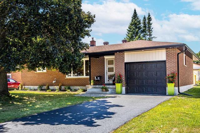 70 Carnegie St, House detached with 2 bedrooms, 2 bathrooms and 5 parking in Scugog ON | Image 1