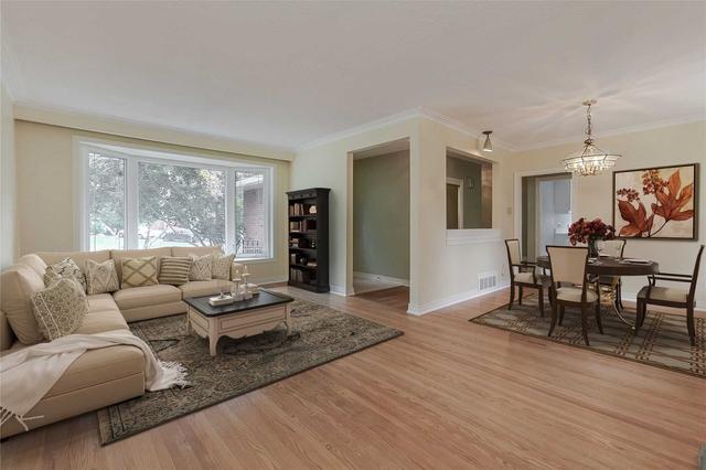 398 Strathcona Dr, House detached with 3 bedrooms, 1 bathrooms and 4 parking in Burlington ON | Image 10