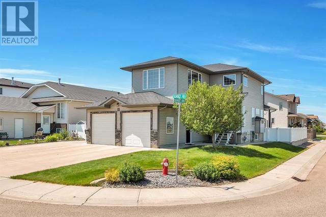 4 Sunset Road Sw, House detached with 4 bedrooms, 3 bathrooms and 3 parking in Medicine Hat AB | Card Image