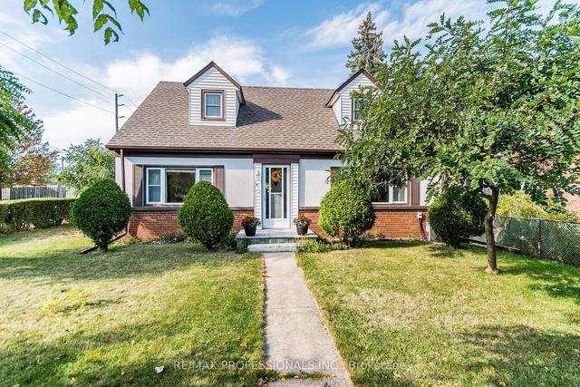 36 Thorndale Ave, House detached with 4 bedrooms, 3 bathrooms and 5 parking in Toronto ON | Image 12