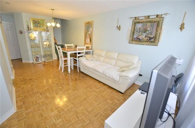 96 - 151 Townsgate Dr, Townhouse with 3 bedrooms, 3 bathrooms and 31 parking in Vaughan ON | Image 4