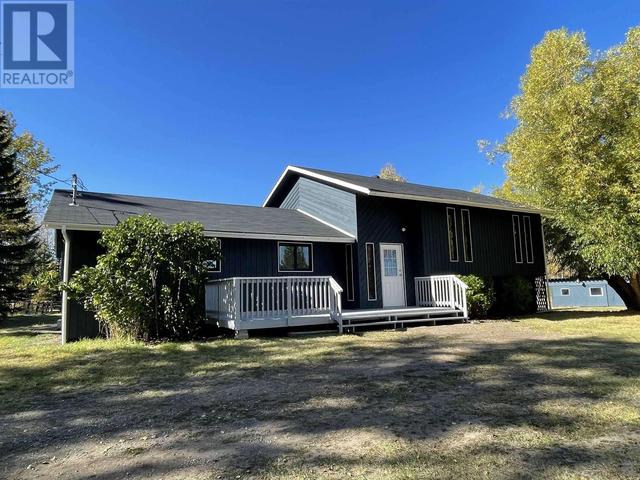 5492 Upper Houseman Road, House detached with 4 bedrooms, 2 bathrooms and null parking in Cariboo H BC | Image 2