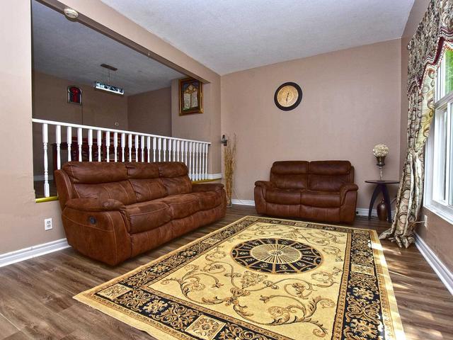 48 - 26 Barlake Ave, Condo with 3 bedrooms, 2 bathrooms and 3 parking in Hamilton ON | Image 2