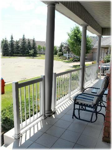 8 Tropicana Gdns, Condo with 2 bedrooms, 3 bathrooms and 2 parking in Brampton ON | Image 5