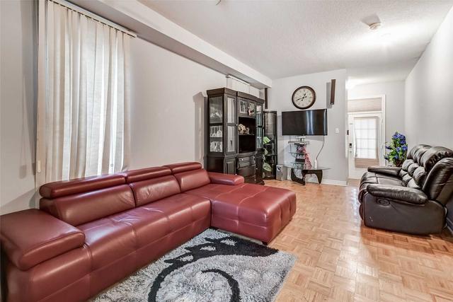 8 Tobermory Cres, House detached with 3 bedrooms, 3 bathrooms and 4 parking in Brampton ON | Image 30