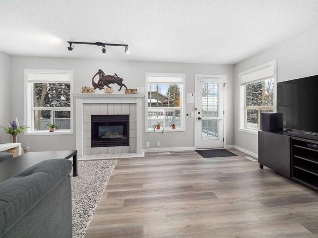 33 Silvergrove Close Nw, Home with 3 bedrooms, 2 bathrooms and 1 parking in Calgary AB | Image 5